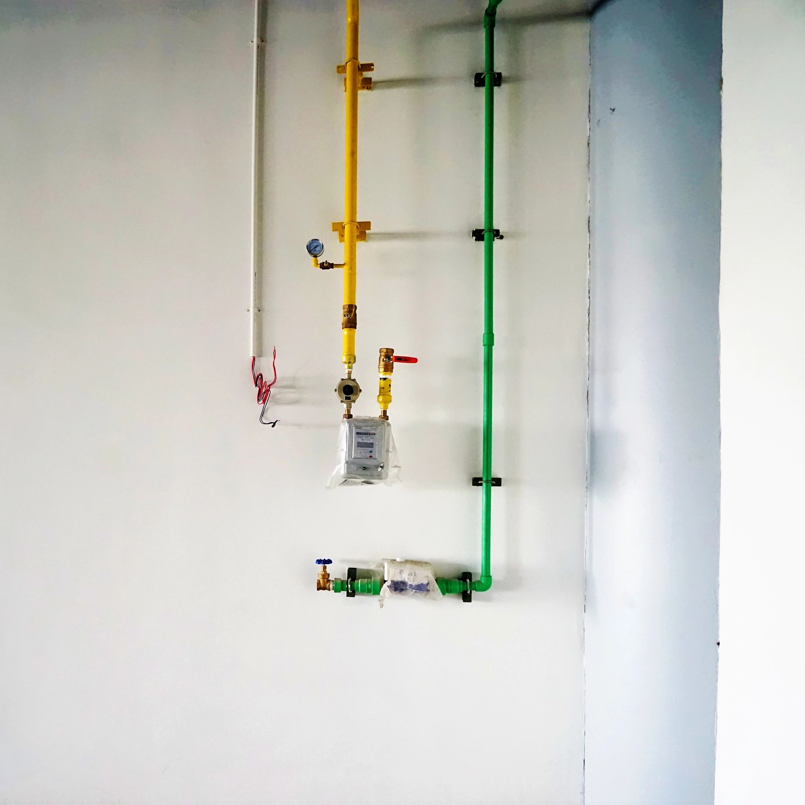 Gas and water pipe installation